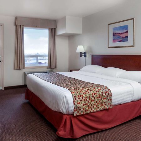 Super 8 By Wyndham Caraquet Hotel Exterior foto