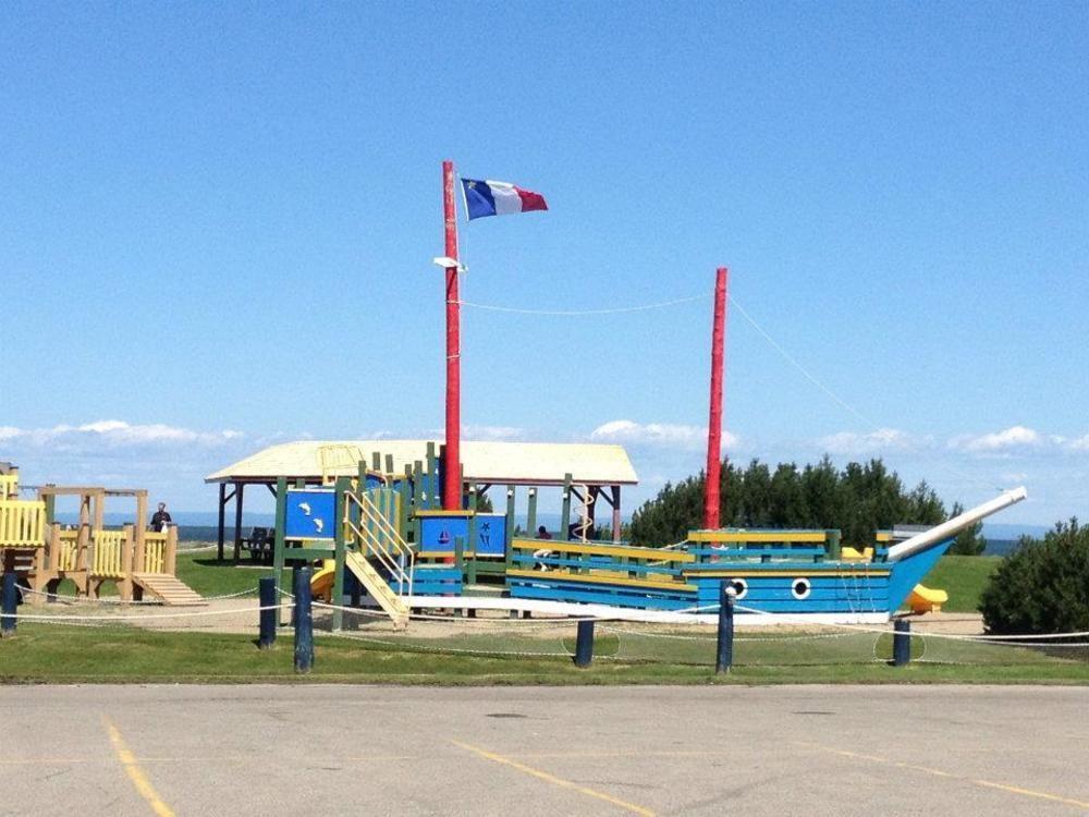 Super 8 By Wyndham Caraquet Hotel Exterior foto
